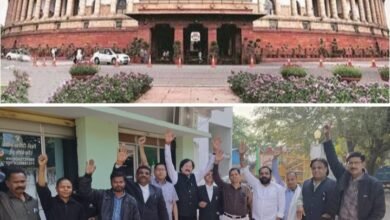 <em>142 सांसदों के निष्कासन का मामला- देश की संसद में अडानी के खिलाफ चर्चा पर कांग्रेस सांसदों के निष्कासन पर शक्ति के कांग्रेसियों ने दिया नगर पालिका के बाहर धरना, जिला अध्यक्ष त्रिलोकचंद जायसवाल ने कहा- भारत का लोकतंत्र खतरे में, कांग्रेसियों ने कहा- भाजपा संसद चलाने में कर रही </em>मनमानी kshititech