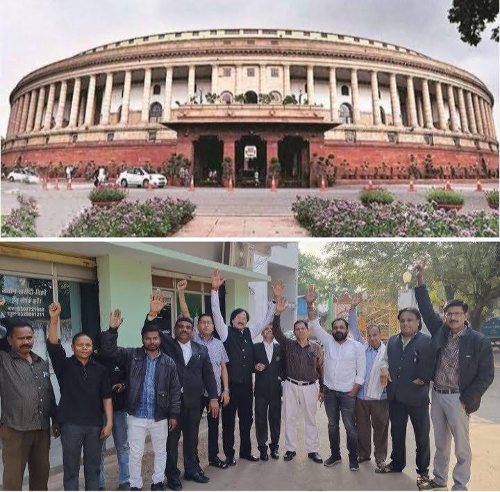 <em>142 सांसदों के निष्कासन का मामला- देश की संसद में अडानी के खिलाफ चर्चा पर कांग्रेस सांसदों के निष्कासन पर शक्ति के कांग्रेसियों ने दिया नगर पालिका के बाहर धरना, जिला अध्यक्ष त्रिलोकचंद जायसवाल ने कहा- भारत का लोकतंत्र खतरे में, कांग्रेसियों ने कहा- भाजपा संसद चलाने में कर रही </em>मनमानी kshititech