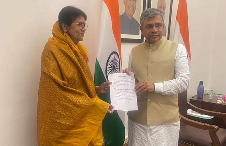 <em>कोरबा सांसद ज्योत्सना की पहल पर रेल यात्रियों को मिली बड़ी सौगात- छत्तीसगढ़ एक्सप्रेस चलेगी अब कोरबा से,ज्योत्सना ने केंद्रीय रेल मंत्री का जताया आभार, कहा- आपकी स्वीकृति से क्षेत्र के रेल यात्रियों को मिलेगी सुविधा</em>, अमृतसर से बिलासपुर तक चलती थी छत्तीसगढ़ एक्सप्रेस,सक्ति स्टेशन में भी ज्योत्सना की पहल पर आरक्षित टिकटों के समय में हुई थी वृद्धि kshititech