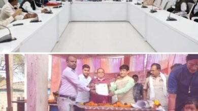 <em>विधानसभा चुनाव के सरकारी व्यय प्रेक्षक ने ली जिले के तीनों विधानसभाओं की बैठक, चुनावी खर्च का किया मिलान, शक्ति जिले में शानदार चल रही भारत विकसित संकल्प यात्रा, कृषि विभाग की ड्रोन तकनीक को पसंद कर रहे किसान</em>, विकसित भारत संकल्प यात्रा में पूर्व विधायक डॉक्टर खिलावन साहू सहित भाजपा नेता कर रहे सहभागिता kshititech