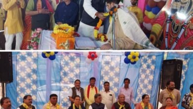 नेता प्रतिपक्ष जी की धार्मिक आस्था-- <em>शक्ति में भागवत कथा श्रवण करने पहुंचे नेता प्रतिपक्ष महंत ने कहा- कथा श्रवण से मनुष्य को होती है मोक्ष की प्राप्ति, भगवान कृष्ण जी को अपने जीवन में उतारे एवं प्रत्येक कार्य को उनके स्मरण से करें शुभारंभ,महंत के रेस्ट हाउस पहुंचने पर कार्यकर्ताओं ने भी किया उनका स्वागत</em>,सक्ति के अखराभाटा में मोहल्ले वासियों द्वारा करवाई जा रही है सार्वजनिक श्रीमद् भागवत कथा kshititech