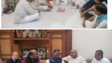 <em>नेता प्रतिपक्ष महंत के दी स्वर्गीय सावित्री देवी अग्रवाल को श्रद्धांजलि, हिंद ग्रुप के डायरेक्टर एवं समाजसेवी पवन अग्रवाल के निवास पर पहुंचे नेता प्रतिपक्ष महंत ने कहा- आपके परिवार से मेरा है वर्षों पुराना नाता, खरकिया परिवार की वरिष्ठ सदस्य थी सावित्री देवी</em> kshititech