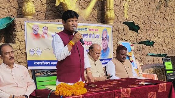 <em>गांव- गांव,शहर- शहर दिखी अनुशासन दिवस की धूम- शक्ति जिले में प्रशासन एवं एवं भाजपा ने किया अटल जी की जयंती पर सुशासन दिवस कार्यक्रम,नगरीय निकाय सहित ग्रामीण क्षेत्रों में भी हुए आयोजन, भाजपा नगर मंडल शक्ति ने चलाया शहर में विशेष स्वच्छता अभियान, जिला स्तरीय कार्यक्रम में सांसद अजगले ने किया किसानों को बोनस राशि का वितरण</em>, जिला अध्यक्ष कृष्णकांत चंद्रा भी हुए अनेको आयोजनों में शामिल <em>गांव- गांव,शहर- शहर दिखी अनुशासन दिवस की धूम- शक्ति जिले में प्रशासन एवं एवं भाजपा ने किया अटल जी की जयंती पर सुशासन दिवस कार्यक्रम,नगरीय निकाय सहित ग्रामीण क्षेत्रों में भी हुए आयोजन, भाजपा नगर मंडल शक्ति ने चलाया शहर में विशेष स्वच्छता अभियान, जिला स्तरीय कार्यक्रम में सांसद अजगले ने किया किसानों को बोनस राशि का वितरण</em>, जिला अध्यक्ष कृष्णकांत चंद्रा भी हुए अनेको आयोजनों में शामिल kshititech