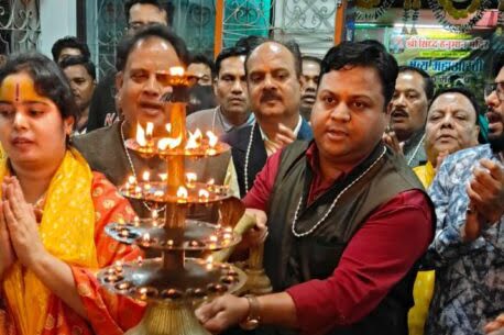 हनुमान जी की आस्था में डूबा शक्ति-- <em>शक्ति के सिद्ध श्री हनुमान मंदिर में हुआ महाआरती का आयोजन,छत्तीसगढ़ जनर्लिस्ट वेलफेयर यूनियन के सदस्यों सहित भागवताआचार्य श्रेया रानी भी हुई शामिल,पंडित ओमप्रकाश वैष्णव एवं हनुमान सेवा परिवार द्वारा विगत 28 सप्ताह से हो रहा निरंतर आयोजन</em>, बारिश के बावजूद उमड़ा हनुमान भक्तों का सैलाब हनुमान जी की आस्था में डूबा शक्ति-- <em>शक्ति के सिद्ध श्री हनुमान मंदिर में हुआ महाआरती का आयोजन,छत्तीसगढ़ जनर्लिस्ट वेलफेयर यूनियन के सदस्यों सहित भागवताआचार्य श्रेया रानी भी हुई शामिल,पंडित ओमप्रकाश वैष्णव एवं हनुमान सेवा परिवार द्वारा विगत 28 सप्ताह से हो रहा निरंतर आयोजन</em>, बारिश के बावजूद उमड़ा हनुमान भक्तों का सैलाब kshititech