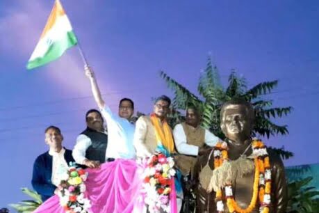 <em>नेता प्रतिपक्ष बने महंत का प्रथम शक्ति जिले में आगमन पर हुआ ऐतिहासिक स्वागत,बाराद्वार में ढोल- बाजे के साथ उमड़ पड़ा हुजुम, तो वहीं शक्ति में महंत ने किया मंदिरों में दर्शन एवं बिसाहू दास जी की प्रतिमा पर माल्यार्पण, कांग्रेस जनों से मिले महंत,तुर्रीधाम में गुरु घासीदास जयंती में भी शामिल हुए महंत</em> <em>नेता प्रतिपक्ष बने महंत का प्रथम शक्ति जिले में आगमन पर हुआ ऐतिहासिक स्वागत,बाराद्वार में ढोल- बाजे के साथ उमड़ पड़ा हुजुम, तो वहीं शक्ति में महंत ने किया मंदिरों में दर्शन एवं बिसाहू दास जी की प्रतिमा पर माल्यार्पण, कांग्रेस जनों से मिले महंत,तुर्रीधाम में गुरु घासीदास जयंती में भी शामिल हुए महंत</em> kshititech