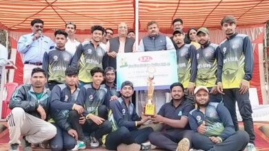 शक्ति के <em>नंदेलीभाटा में प्रीमियर लीग क्रिकेट प्रतियोगिता का हुआ समापन,एसपी अहिरे मुख्य अतिथि रहे,तो वही अध्यक्षता करी जिला कांग्रेस कोषाध्यक्ष नरेश गेवाडीन ने, उद्घाटन- समापन में दिग्गज हस्तियों के कर कमलो से संपन्न हुआ कार्यक्रम</em>, सिरमौर बनी प्रथम विजेता को मिले 31000 रुपए नगद एवं रनिंग शील्ड शक्ति के <em>नंदेलीभाटा में प्रीमियर लीग क्रिकेट प्रतियोगिता का हुआ समापन,एसपी अहिरे मुख्य अतिथि रहे,तो वही अध्यक्षता करी जिला कांग्रेस कोषाध्यक्ष नरेश गेवाडीन ने, उद्घाटन- समापन में दिग्गज हस्तियों के कर कमलो से संपन्न हुआ कार्यक्रम</em>, सिरमौर बनी प्रथम विजेता को मिले 31000 रुपए नगद एवं रनिंग शील्ड kshititech