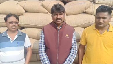 जिला प्रशासन की कार्रवाई- <em>अंततः हटाए गए अड़भार धान खरीदी केंद्र प्रभारी,तेजलाल कर्ष को मिला प्रभार, शिकायतकर्ता पूर्व नगर पंचायत अध्यक्ष ने कहा प्रशासन की कार्रवाई से किसानों को मिलेगी राहत</em>, कार्तिक रात्रे ने कहा- धान खरीदी केंद्रों में हो रही मनमानी से किसान थे परेशान जिला प्रशासन की कार्रवाई- <em>अंततः हटाए गए अड़भार धान खरीदी केंद्र प्रभारी,तेजलाल कर्ष को मिला प्रभार, शिकायतकर्ता पूर्व नगर पंचायत अध्यक्ष ने कहा प्रशासन की कार्रवाई से किसानों को मिलेगी राहत</em>, कार्तिक रात्रे ने कहा- धान खरीदी केंद्रों में हो रही मनमानी से किसान थे परेशान kshititech