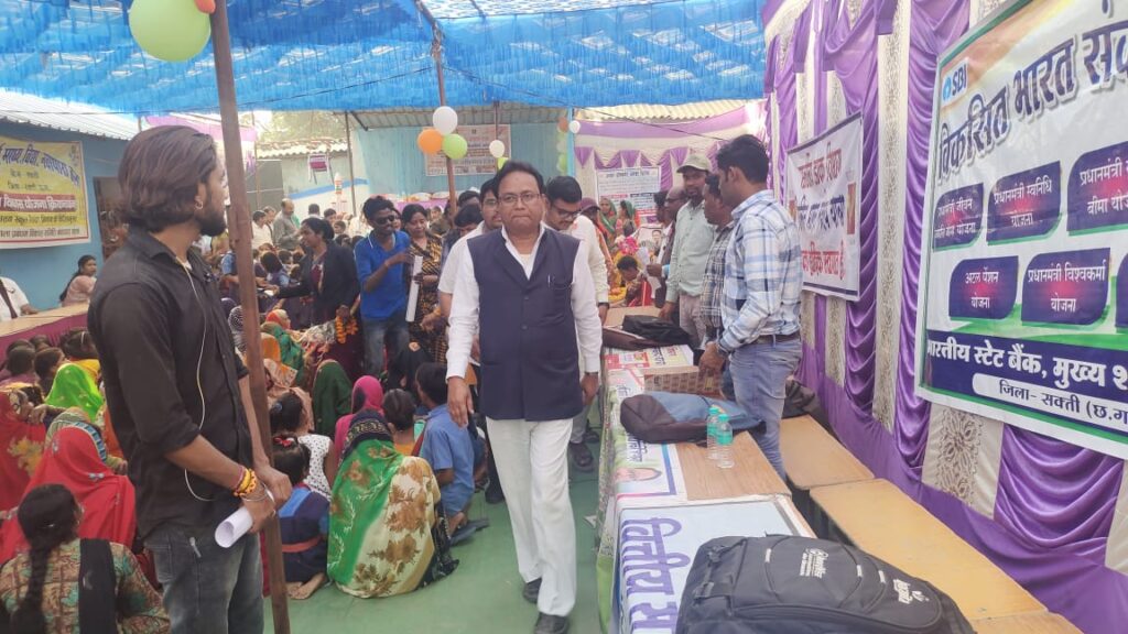 <em>शक्ति विकासखंड के नवापारा कला पहुंचे सांसद अजगले, भाजपा मंडल अध्यक्ष प्रेम पटेल सहित पूर्व विधायक साहू भी रहे मौजूद, विकसित भारत संकल्प यात्रा का था आयोजन, मंडल अध्यक्ष प्रेमलाल पटेल ने कहा- विकसित भारत संकल्प यात्रा से ग्रामीणों को दी जा रही केंद्रीय योजनाओं की जानकारी</em> <em>शक्ति विकासखंड के नवापारा कला पहुंचे सांसद अजगले, भाजपा मंडल अध्यक्ष प्रेम पटेल सहित पूर्व विधायक साहू भी रहे मौजूद, विकसित भारत संकल्प यात्रा का था आयोजन, मंडल अध्यक्ष प्रेमलाल पटेल ने कहा- विकसित भारत संकल्प यात्रा से ग्रामीणों को दी जा रही केंद्रीय योजनाओं की जानकारी</em> kshititech