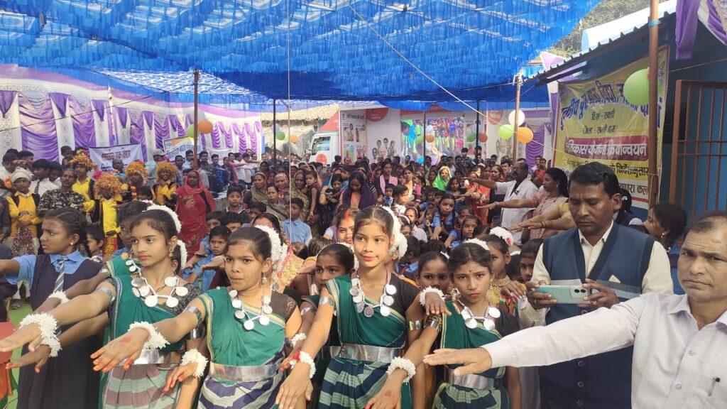 <em>शक्ति विकासखंड के नवापारा कला पहुंचे सांसद अजगले, भाजपा मंडल अध्यक्ष प्रेम पटेल सहित पूर्व विधायक साहू भी रहे मौजूद, विकसित भारत संकल्प यात्रा का था आयोजन, मंडल अध्यक्ष प्रेमलाल पटेल ने कहा- विकसित भारत संकल्प यात्रा से ग्रामीणों को दी जा रही केंद्रीय योजनाओं की जानकारी</em> <em>शक्ति विकासखंड के नवापारा कला पहुंचे सांसद अजगले, भाजपा मंडल अध्यक्ष प्रेम पटेल सहित पूर्व विधायक साहू भी रहे मौजूद, विकसित भारत संकल्प यात्रा का था आयोजन, मंडल अध्यक्ष प्रेमलाल पटेल ने कहा- विकसित भारत संकल्प यात्रा से ग्रामीणों को दी जा रही केंद्रीय योजनाओं की जानकारी</em> kshititech