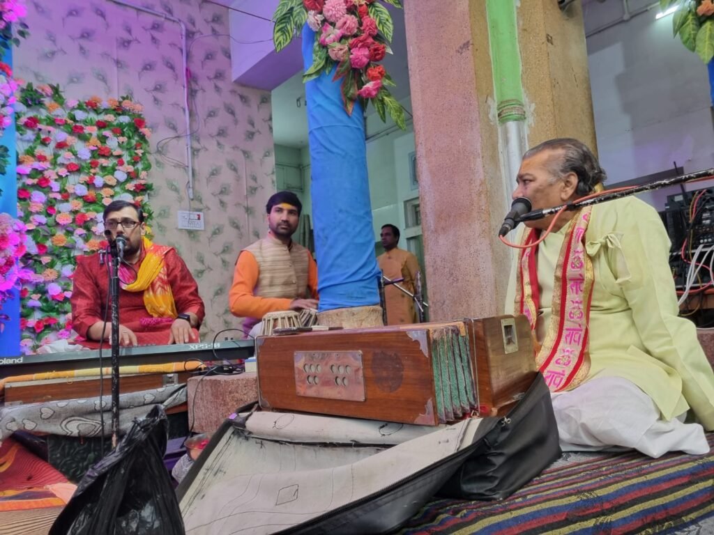 <em>शक्ति शहर में हुआ तीन दिवसीय श्री कृष्ण लीला का आयोजन- </em>श्री <em>राधा सखी पारिकर द्वारा युगल उपासक मंडल के तत्वाधान में किया गया है कार्यक्रम, श्रीधाम से पधारे कलाकारों की प्रस्तुति मनमोह रही धर्म प्रेमियों का</em>, शहर में पहली बार हुआ ऐसा धार्मिक आयोजन kshititech