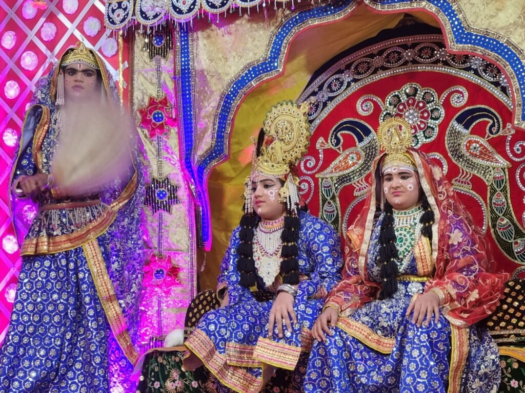 <em>शक्ति शहर में हुआ तीन दिवसीय श्री कृष्ण लीला का आयोजन- </em>श्री <em>राधा सखी पारिकर द्वारा युगल उपासक मंडल के तत्वाधान में किया गया है कार्यक्रम, श्रीधाम से पधारे कलाकारों की प्रस्तुति मनमोह रही धर्म प्रेमियों का</em>, शहर में पहली बार हुआ ऐसा धार्मिक आयोजन kshititech