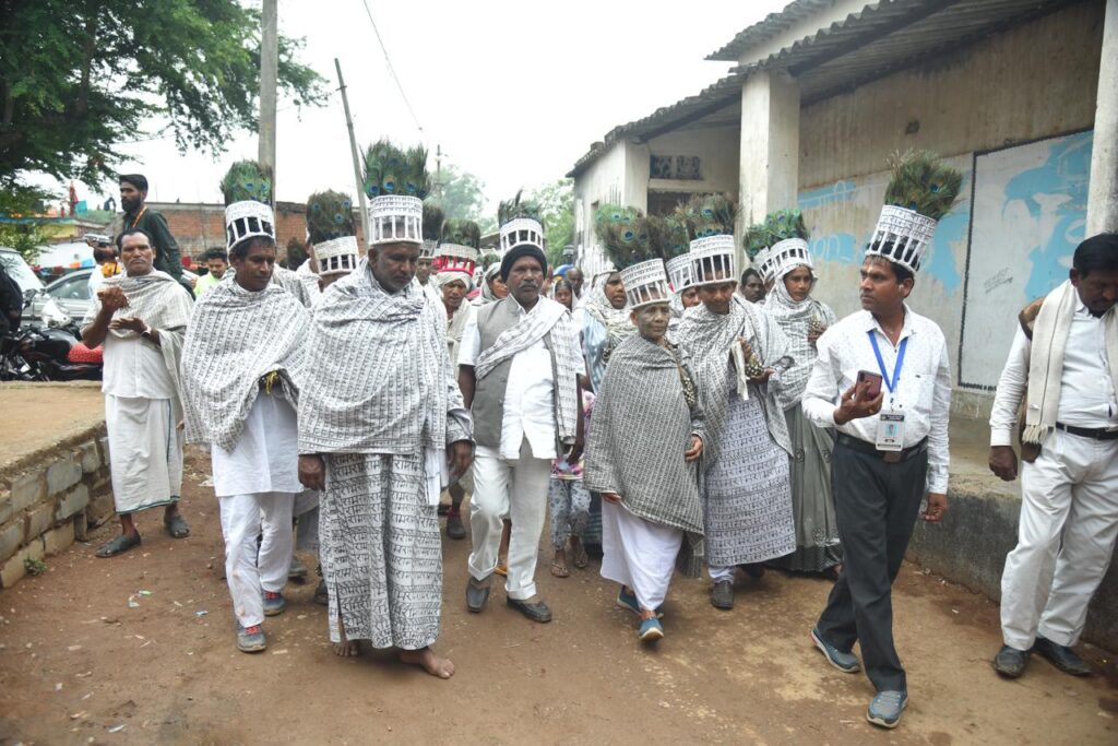 <em>115 वें भजन मेले का हुआ भव्य शुभारंभ- राम के नाम से ही कृतार्थ हो सकता है मानव जीवन,कोई भी जाति, धर्म का व्यक्ति जिसका खानपान और मन शुद्ध हो वह बन सकता है रामनामी- तिहारूराम रामनामी,रामनामी मेले में दूर दूर के गावो से आकर रामनामियो के साथ पूरी रात रहते है आमजन</em> <em>115 वें भजन मेले का हुआ भव्य शुभारंभ- राम के नाम से ही कृतार्थ हो सकता है मानव जीवन,कोई भी जाति, धर्म का व्यक्ति जिसका खानपान और मन शुद्ध हो वह बन सकता है रामनामी- तिहारूराम रामनामी,रामनामी मेले में दूर दूर के गावो से आकर रामनामियो के साथ पूरी रात रहते है आमजन</em> kshititech