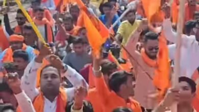 रैली की गूंज सुन घरों से निकल पड़े लोग- <em>युवाओं की पहल पर राममय हो गया शक्ति शहर, पहली बार शक्ति में युवाओं ने निकाली रामलला के आगमन को लेकर भव्य बाइक रैली, 800 बाइक के साथ युवाओं में दिखी राम जी की आस्था का जुनून, शहरवासी घरों से निकल पड़े रैली को देखने</em>, राम भक्त चिराग अग्रवाल एवं हिमांशु सिंघल के नेतृत्व में निकली रैली kshititech