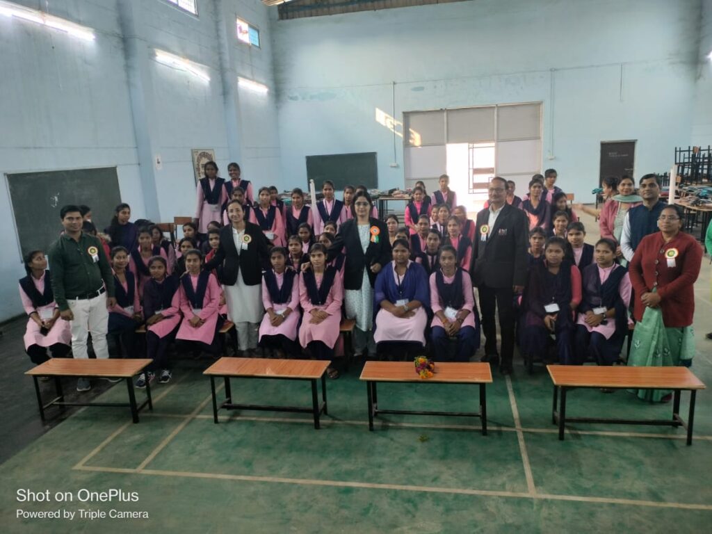 <em>शासकीय कन्या महाविद्यालय सक्ति में बालिका दिवस के अवसर पर हुआ विधिक जागरूकता शिविर</em>, न्यायाधीश गणों ने उपस्थित होकर दी महाविद्यालयिन छात्राओं को जानकारी, सहायक अध्यापक विजय देवांगन ने किया कार्यक्रम का संचालन एवं आभार प्रदर्शन <em>शासकीय कन्या महाविद्यालय सक्ति में बालिका दिवस के अवसर पर हुआ विधिक जागरूकता शिविर</em>, न्यायाधीश गणों ने उपस्थित होकर दी महाविद्यालयिन छात्राओं को जानकारी, सहायक अध्यापक विजय देवांगन ने किया कार्यक्रम का संचालन एवं आभार प्रदर्शन kshititech
