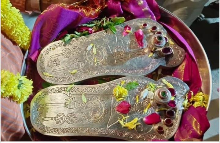 <em>श्रीलंका के अशोक वाटिका से शक्ति पहुंची चरण पादुका का शहर में हुआ जोरदार स्वागत- अभिनंदन, राधाकृष्ण मंदिर सहित शहर के राम भक्तों ने वस्त्र वाटिका में किया स्वागत,सिद्ध श्री हनुमान मंदिर पहुंची चरण पादुका</em> <em>श्रीलंका के अशोक वाटिका से शक्ति पहुंची चरण पादुका का शहर में हुआ जोरदार स्वागत- अभिनंदन, राधाकृष्ण मंदिर सहित शहर के राम भक्तों ने वस्त्र वाटिका में किया स्वागत,सिद्ध श्री हनुमान मंदिर पहुंची चरण पादुका</em> kshititech