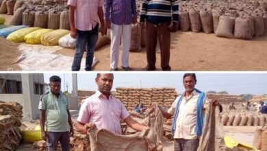 <em>विधायक प्रतिनिधि ज्योतिष गर्ग ने किया अड़भार के धान खरीदी केंद्र का निरीक्षण,ज्योतिष ने कहा- बरदानों की कमी एवं धान का उठाव नहीं होने से परेशान हो रहे किसान, भाजपा सरकार आने के बाद व्यवस्थाएं हो गई चौपट, कृषक झेल रहे परेशानियां</em>, पूर्व में भाजपा नेता कार्तिक रात्रे ने भी खरीदी केंद्रों में लगाया था और अव्यवस्था का आरोप <em>विधायक प्रतिनिधि ज्योतिष गर्ग ने किया अड़भार के धान खरीदी केंद्र का निरीक्षण,ज्योतिष ने कहा- बरदानों की कमी एवं धान का उठाव नहीं होने से परेशान हो रहे किसान, भाजपा सरकार आने के बाद व्यवस्थाएं हो गई चौपट, कृषक झेल रहे परेशानियां</em>, पूर्व में भाजपा नेता कार्तिक रात्रे ने भी खरीदी केंद्रों में लगाया था और अव्यवस्था का आरोप kshititech