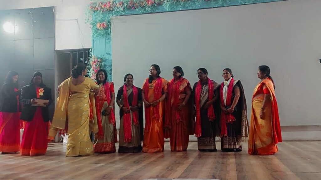 टीम अरुणा हुई प्रांतीय मंच पर सम्मानित- <em>उत्कृष्ट कार्यो के लिए प्रदेश स्तरीय मंच पर सम्मानित हुई अखिल भारतीय मारवाड़ी महिला सम्मेलन की शक्ति शाखा, अध्यक्ष अरुणा अग्रवाल ने सदस्यों के साथ किया पुरस्कार ग्रहण और कहा सभी के सहयोग से ही शक्ति शाखा ने बनाई अपनी पहचान</em>, शक्ति शाखा के रक्षाबंधन प्रोजेक्ट की हुई प्रशंसा टीम अरुणा हुई प्रांतीय मंच पर सम्मानित- <em>उत्कृष्ट कार्यो के लिए प्रदेश स्तरीय मंच पर सम्मानित हुई अखिल भारतीय मारवाड़ी महिला सम्मेलन की शक्ति शाखा, अध्यक्ष अरुणा अग्रवाल ने सदस्यों के साथ किया पुरस्कार ग्रहण और कहा सभी के सहयोग से ही शक्ति शाखा ने बनाई अपनी पहचान</em>, शक्ति शाखा के रक्षाबंधन प्रोजेक्ट की हुई प्रशंसा kshititech