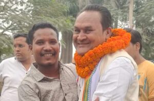<em>रणनीति में फेल हो गई भाजपा- डभरा नगर पंचायत अध्यक्ष ने बचा ली अपनी कुर्सी, </em>11<em>पार्षदों के अविश्वास प्रस्ताव पर 18 जनवरी को हुआ मतदान,सफल अध्यक्ष प्रीतम अग्रवाल ने कहा- यह शहर की जनता के विश्वास की जीत है</em>, जनता ने कहा- शहर का विकास हुआ 4 सालों में अकल्पनीय <em>रणनीति में फेल हो गई भाजपा- डभरा नगर पंचायत अध्यक्ष ने बचा ली अपनी कुर्सी, </em>11<em>पार्षदों के अविश्वास प्रस्ताव पर 18 जनवरी को हुआ मतदान,सफल अध्यक्ष प्रीतम अग्रवाल ने कहा- यह शहर की जनता के विश्वास की जीत है</em>, जनता ने कहा- शहर का विकास हुआ 4 सालों में अकल्पनीय kshititech