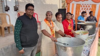 500 सालों बाद आया स्वर्णिम अवसर...... <em>शक्ति में राम भक्तों का दिखा उत्साह, दोपहर समय आयोजित सार्वजनिक भंडारों में लोगों ने लिया प्रसाद, टीवी चैनलों पर अयोध्या के राम मंदिर की प्राण प्रतिष्ठा को देखने डटे रहे राम भक्त</em>, देर शाम शहर जगमगाएगा दीपों की रोशनी से kshititech