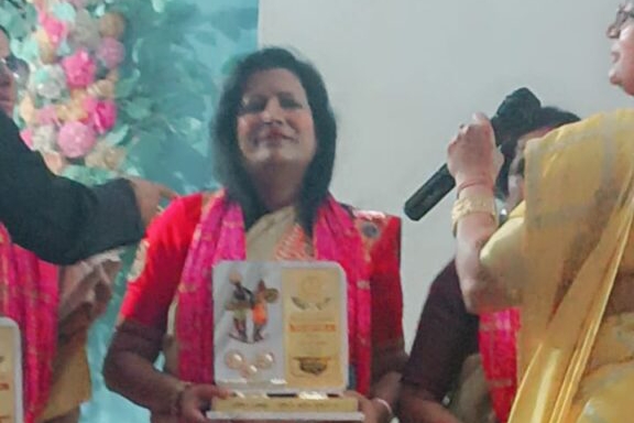टीम अरुणा हुई प्रांतीय मंच पर सम्मानित- <em>उत्कृष्ट कार्यो के लिए प्रदेश स्तरीय मंच पर सम्मानित हुई अखिल भारतीय मारवाड़ी महिला सम्मेलन की शक्ति शाखा, अध्यक्ष अरुणा अग्रवाल ने सदस्यों के साथ किया पुरस्कार ग्रहण और कहा सभी के सहयोग से ही शक्ति शाखा ने बनाई अपनी पहचान</em>, शक्ति शाखा के रक्षाबंधन प्रोजेक्ट की हुई प्रशंसा टीम अरुणा हुई प्रांतीय मंच पर सम्मानित- <em>उत्कृष्ट कार्यो के लिए प्रदेश स्तरीय मंच पर सम्मानित हुई अखिल भारतीय मारवाड़ी महिला सम्मेलन की शक्ति शाखा, अध्यक्ष अरुणा अग्रवाल ने सदस्यों के साथ किया पुरस्कार ग्रहण और कहा सभी के सहयोग से ही शक्ति शाखा ने बनाई अपनी पहचान</em>, शक्ति शाखा के रक्षाबंधन प्रोजेक्ट की हुई प्रशंसा kshititech