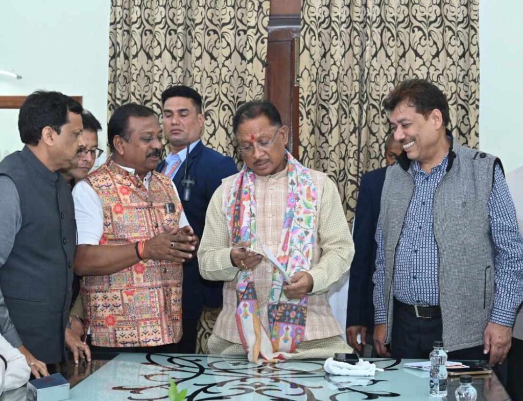 <em>06 एवं 7 जनवरी को राजधानी रायपुर में होगा अग्रवाल समाज का एजुकेटेड परिचय सम्मेलन, देशभर के विभिन्न स्थानों से पहुंचेंगे विवाह योग्य बच्चे, अतिथि के रूप में मौजूद रहेंगे प्रदेश के मुख्यमंत्री सहित समाज के विधायक एवं जनप्रतिनिधि</em>, मंच पदाधिकारीयो ने दिया प्रदेश के मुखिया एवं अन्य अतिथियों को न्योता, देश के विभिन्न राज्यों से पहुंचेंगे अग्रवाल बंधु, परिचय सम्मेलन की कार्य सूची हुई जारी <em>06 एवं 7 जनवरी को राजधानी रायपुर में होगा अग्रवाल समाज का एजुकेटेड परिचय सम्मेलन, देशभर के विभिन्न स्थानों से पहुंचेंगे विवाह योग्य बच्चे, अतिथि के रूप में मौजूद रहेंगे प्रदेश के मुख्यमंत्री सहित समाज के विधायक एवं जनप्रतिनिधि</em>, मंच पदाधिकारीयो ने दिया प्रदेश के मुखिया एवं अन्य अतिथियों को न्योता, देश के विभिन्न राज्यों से पहुंचेंगे अग्रवाल बंधु, परिचय सम्मेलन की कार्य सूची हुई जारी kshititech