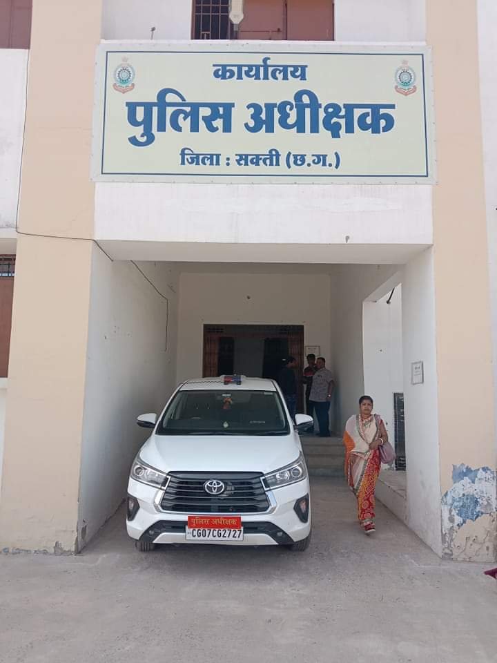 उड़ीसा नंबर की बलेनो कार में ले जाया जा रहा है हजारों रुपए की कीमत का गांजा जब्त, मालखरौदा पुलिस की जिले में नशे पर लगाम कसने ताड़ बतोड़ कार्यवाही,SP अंकिता के निर्देशन में कर रही पुलिस काम,गांजे का बहुत बड़ा गढ़ है शक्ति जिला,06 आरोपियों को पुलिस ने किया गिरफ्तार, शक्ति शहर में ही दशकों से चल रहा है गांजे का अवैध धंधा kshititech