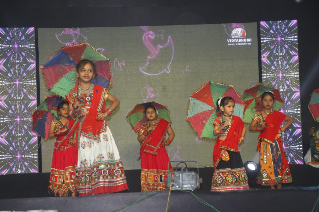 बाराद्वार के विद्याभूमि इंग्लिश मीडियम स्कूल में संपन्न हुआ नवम वार्षिक उत्सव कार्यक्रम, बच्चों ने दी वार्षिक उत्सव में रंगारंग प्रस्तुति, विद्यालय के डायरेक्टर शरद केड़िया ने कहा विद्यालय बच्चों की शिक्षा के साथ-साथ सांस्कृतिक गतिविधियों पर भी देता है ध्यान बाराद्वार के विद्याभूमि इंग्लिश मीडियम स्कूल में संपन्न हुआ नवम वार्षिक उत्सव कार्यक्रम, बच्चों ने दी वार्षिक उत्सव में रंगारंग प्रस्तुति, विद्यालय के डायरेक्टर शरद केड़िया ने कहा विद्यालय बच्चों की शिक्षा के साथ-साथ सांस्कृतिक गतिविधियों पर भी देता है ध्यान kshititech