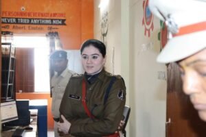आईपीएस अंकिता शर्मा ने ली जिले के पुलिस अधिकारियों की बैठक, अंकिता ने कहा- अपराधियों में हो पुलिस का ख़ौफ़ एवं जनता में पुलिस के प्रति हो विश्वास की भावना, पुलिस लाइन एवं शक्ति थाने का किया निरीक्षण आईपीएस अंकिता शर्मा ने ली जिले के पुलिस अधिकारियों की बैठक, अंकिता ने कहा- अपराधियों में हो पुलिस का ख़ौफ़ एवं जनता में पुलिस के प्रति हो विश्वास की भावना, पुलिस लाइन एवं शक्ति थाने का किया निरीक्षण kshititech
