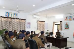 आईपीएस अंकिता शर्मा ने ली जिले के पुलिस अधिकारियों की बैठक, अंकिता ने कहा- अपराधियों में हो पुलिस का ख़ौफ़ एवं जनता में पुलिस के प्रति हो विश्वास की भावना, पुलिस लाइन एवं शक्ति थाने का किया निरीक्षण आईपीएस अंकिता शर्मा ने ली जिले के पुलिस अधिकारियों की बैठक, अंकिता ने कहा- अपराधियों में हो पुलिस का ख़ौफ़ एवं जनता में पुलिस के प्रति हो विश्वास की भावना, पुलिस लाइन एवं शक्ति थाने का किया निरीक्षण kshititech