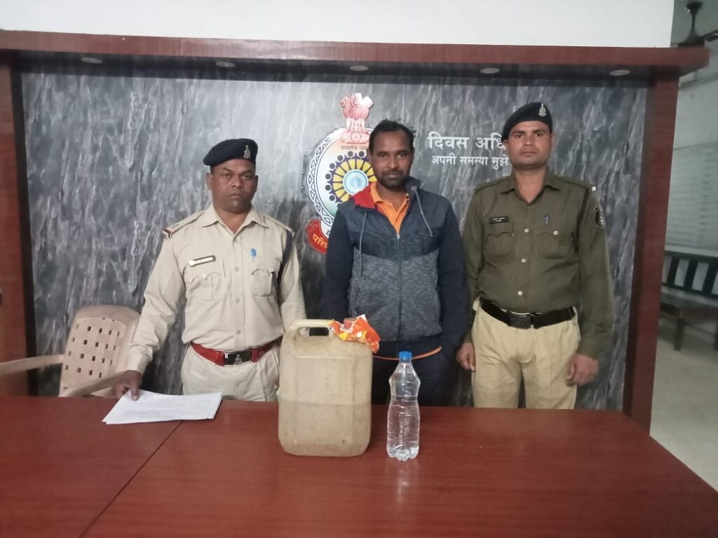 नशे के खिलाफ सक्ति पुलिस-अवैध शराब विक्रेताओं के खिलाफ शक्ति पुलिस की ताड़ बतोड़ कार्रवाई,एसपी के निर्देशन में टी आई विवेक शर्मा की टीम सक्रिय, अलग-अलग मामलों में 05 आरोपी हुए गिरफ्तार, टीआई विवेक शर्मा ने कहा- अवैध शराब विक्रेताओं पर पुलिस करेगी लगातार कार्रवाई kshititech