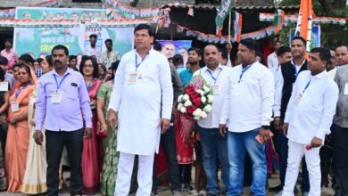 असौंदा में राहुल के स्वागत में खड़े रह गए लोग, नहीं रुका राहुल का काफिला, पूर्व जिला पंचायत सदस्य अमित राठौर एवं राजीव जायसवाल के नेतृत्व में हजारों कार्यकर्ता मायूस, स्थानीय विधायक महंत के प्रति कार्यकर्ताओं की भारी नाराजगी,असौन्दा के स्वागत कार्यक्रम में हजारों रुपए खर्च किए थे कार्यकर्ताओं ने, संगठन ने निर्धारित किया था असौन्दा में स्वागत कार्यक्रम kshititech