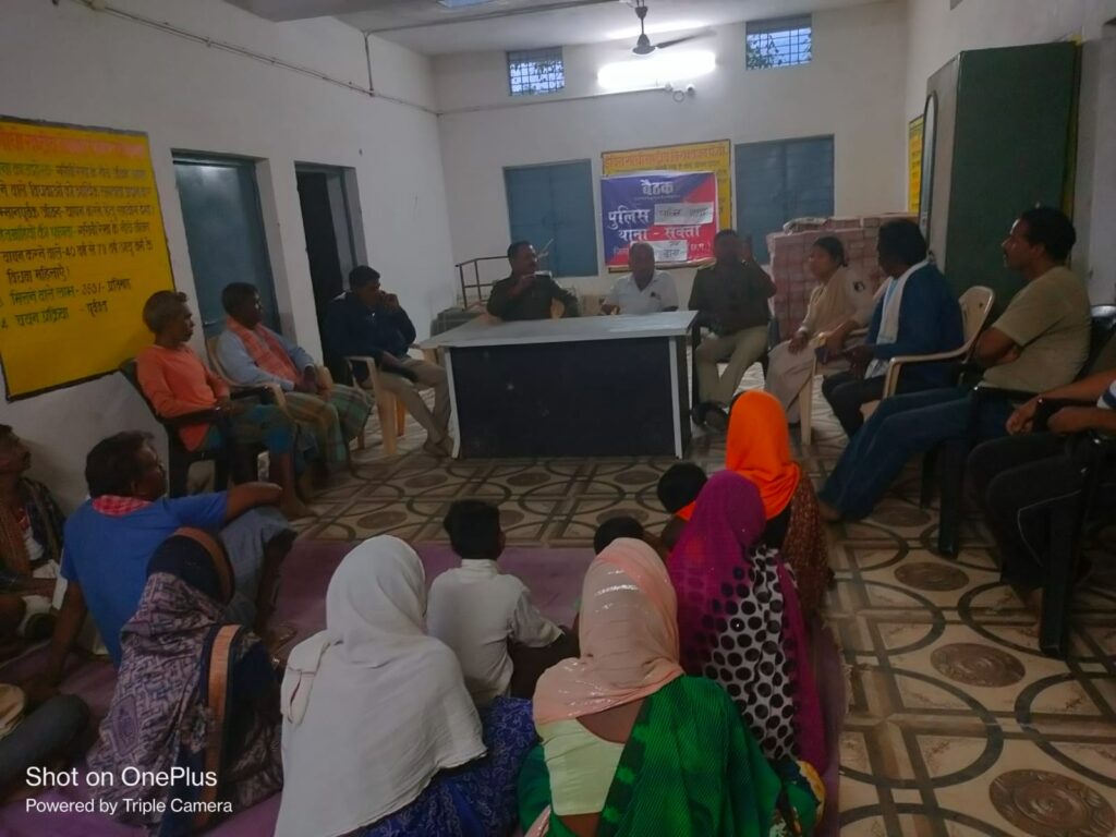 पुलिस का जनता से सीधा संवाद- साइबर क्राइम को लेकर पुलिस अधीक्षक अंकिता की पहल- शक्ति थाना अंतर्गत जुड़गा में रात्रि समय पुलिस ने लगाई जन चौपाल, IPS अंकिता ने कहा है- साइबर अपराधों से रहे सावधान,गांव- गांव में पहुंचेगी पुलिस, जनता को किया जाएगा अपराधों पर अंकुश लगाने को लेकर जागरूक पुलिस का जनता से सीधा संवाद- साइबर क्राइम को लेकर पुलिस अधीक्षक अंकिता की पहल- शक्ति थाना अंतर्गत जुड़गा में रात्रि समय पुलिस ने लगाई जन चौपाल, IPS अंकिता ने कहा है- साइबर अपराधों से रहे सावधान,गांव- गांव में पहुंचेगी पुलिस, जनता को किया जाएगा अपराधों पर अंकुश लगाने को लेकर जागरूक kshititech