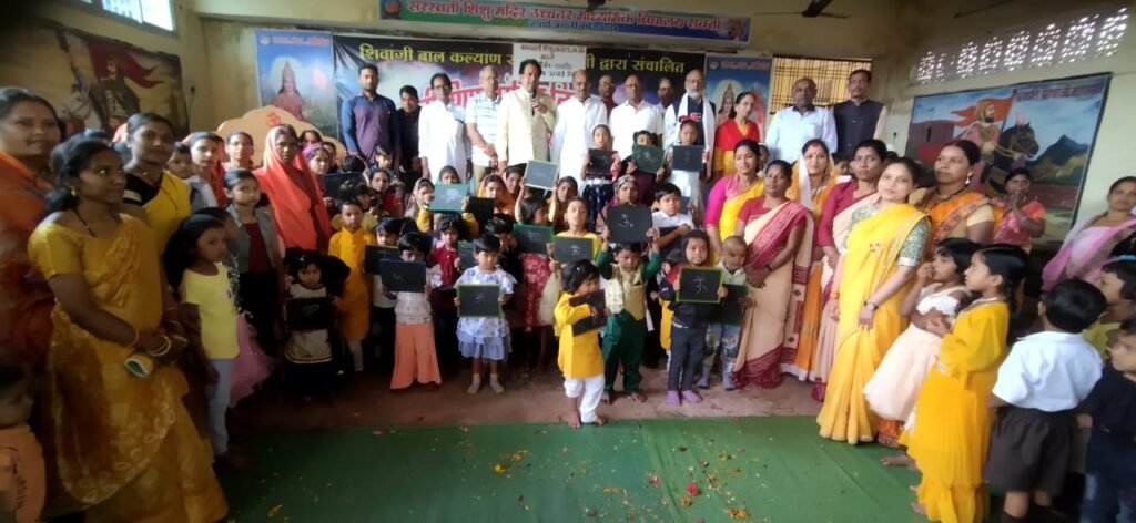 ज्ञान की देवी की हुई आराधना- शक्ति के सरस्वती शिशु मंदिर में बसंत पंचमी पर हुआ पूजन- अर्चना एवं विद्यारंभ कार्यक्रम, बच्चों को स्लेट- पेंसिल देकर मंत्रोचार से हुई वीणा वादिनी की आराधना, वीणा वादिनी की आराधना में लीन रहे विद्यालय के बच्चे, विद्यालय के कोषाध्यक्ष रामअवतार अग्रवाल ने कहा- मां सरस्वती की आराधना से मिलता है ज्ञान का भंडार ज्ञान की देवी की हुई आराधना- शक्ति के सरस्वती शिशु मंदिर में बसंत पंचमी पर हुआ पूजन- अर्चना एवं विद्यारंभ कार्यक्रम, बच्चों को स्लेट- पेंसिल देकर मंत्रोचार से हुई वीणा वादिनी की आराधना, वीणा वादिनी की आराधना में लीन रहे विद्यालय के बच्चे, विद्यालय के कोषाध्यक्ष रामअवतार अग्रवाल ने कहा- मां सरस्वती की आराधना से मिलता है ज्ञान का भंडार kshititech