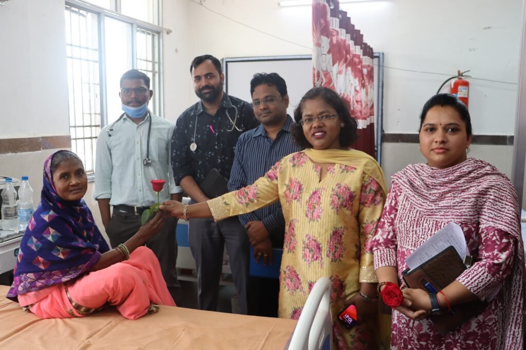 नूपुर का मिशन निर्माण कार्य- शक्ति कलेक्टर नूपुर निकली जिले के निर्माण कार्यों के सघन निरीक्षण में, शहर के बाजार में चल रहे निर्माण कार्यों में तेजी लाने दिए ठेकेदार को निर्देश, शक्ति के अस्पताल का भी किया औचक निरीक्षण,डीईओ सीएमएचओ एवं एसडीएम भी रहे मौजूद, नूपुर ने अपने अधीनस्थ अधिकारियों को भी दिए हैं निर्माण कार्यों का सतत निरीक्षण करने के निर्देश kshititech