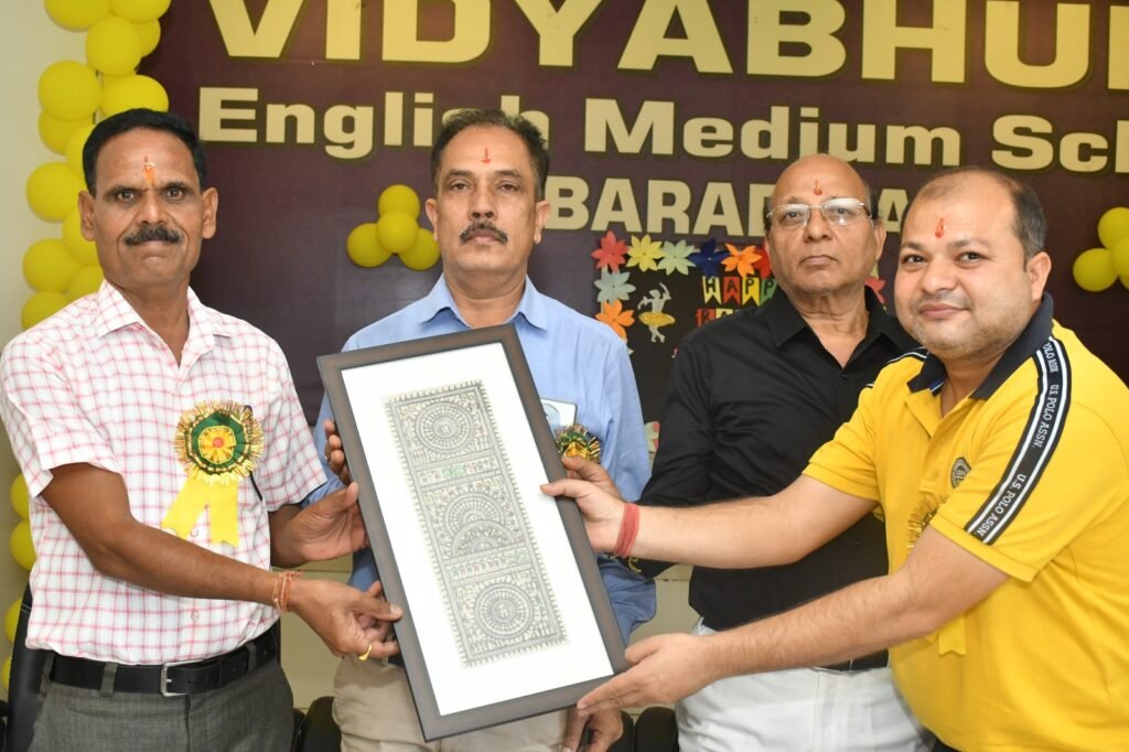 बाराद्वार के प्रतिष्ठित विद्या भूमि स्कूल में बसंत पंचमी पर सरस्वती पूजन सहित वार्षिक पुरस्कार वितरण का कार्यक्रम हुआ संपन्न, विद्यालय परिवार ने करी वेदवादिनी की आराधना, मुख्य अतिथि नगर पंचायत सीएमओ यादव ने कहा- प्रतिस्पर्धाओं के आयोजन से बच्चों की प्रतिभाओं को निखरने का मिलता है अवसर बाराद्वार के प्रतिष्ठित विद्या भूमि स्कूल में बसंत पंचमी पर सरस्वती पूजन सहित वार्षिक पुरस्कार वितरण का कार्यक्रम हुआ संपन्न, विद्यालय परिवार ने करी वेदवादिनी की आराधना, मुख्य अतिथि नगर पंचायत सीएमओ यादव ने कहा- प्रतिस्पर्धाओं के आयोजन से बच्चों की प्रतिभाओं को निखरने का मिलता है अवसर kshititech