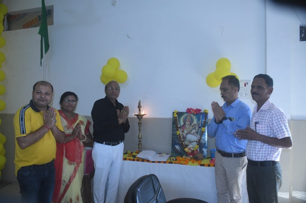 बाराद्वार के प्रतिष्ठित विद्या भूमि स्कूल में बसंत पंचमी पर सरस्वती पूजन सहित वार्षिक पुरस्कार वितरण का कार्यक्रम हुआ संपन्न, विद्यालय परिवार ने करी वेदवादिनी की आराधना, मुख्य अतिथि नगर पंचायत सीएमओ यादव ने कहा- प्रतिस्पर्धाओं के आयोजन से बच्चों की प्रतिभाओं को निखरने का मिलता है अवसर बाराद्वार के प्रतिष्ठित विद्या भूमि स्कूल में बसंत पंचमी पर सरस्वती पूजन सहित वार्षिक पुरस्कार वितरण का कार्यक्रम हुआ संपन्न, विद्यालय परिवार ने करी वेदवादिनी की आराधना, मुख्य अतिथि नगर पंचायत सीएमओ यादव ने कहा- प्रतिस्पर्धाओं के आयोजन से बच्चों की प्रतिभाओं को निखरने का मिलता है अवसर kshititech
