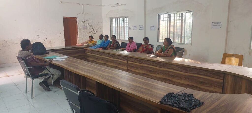 नगर पंचायत अड़भार में महतारी वंदन कार्य की हुई समीक्षा,शहर के प्रत्येक वार्डों में महतारी वंदन का कार्य चल रहा जोरो से, 20 फरवरी तक भरे जाएंगे हितग्राही पात्र महिलाओं के फॉर्म, CMO आनंद कुमार राय ने कहा- सभी पात्र महिलाओं को 1 मार्च से सीधे खाते में मिलेगा योजना का लाभ kshititech