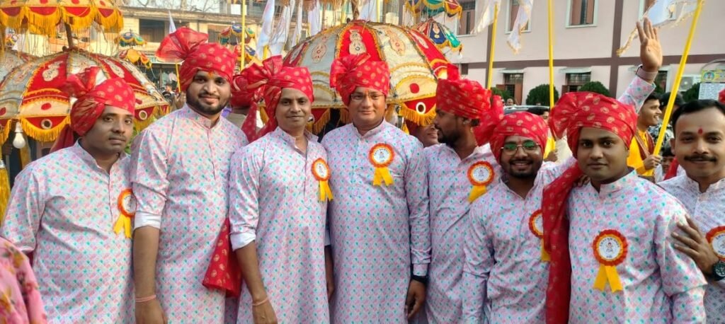 माता परमेश्वरी की ऐतिहासिक शोभायात्रा- शक्ति के देवांगन युवा संगठन ने मनाया कुलदेवी माता परमेश्वरी देवी का भव्य महोत्सव,शहर में निकली शोभा यात्रा का जगह-जगह हुआ आत्मीय स्वागत, देवांगन युवा संगठन ने दिया पर्यावरण संरक्षण एवं पानी बचाओ का संदेश, शोभायात्रा में पहुंचे छत्तीसगढ़ के प्रसिद्ध भजन गायक देवेश शर्मा kshititech