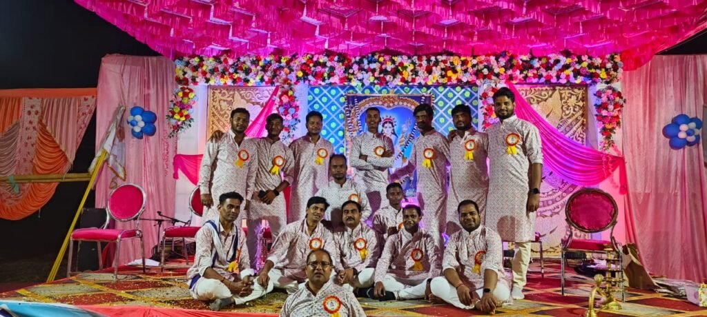 माता परमेश्वरी की ऐतिहासिक शोभायात्रा- शक्ति के देवांगन युवा संगठन ने मनाया कुलदेवी माता परमेश्वरी देवी का भव्य महोत्सव,शहर में निकली शोभा यात्रा का जगह-जगह हुआ आत्मीय स्वागत, देवांगन युवा संगठन ने दिया पर्यावरण संरक्षण एवं पानी बचाओ का संदेश, शोभायात्रा में पहुंचे छत्तीसगढ़ के प्रसिद्ध भजन गायक देवेश शर्मा kshititech