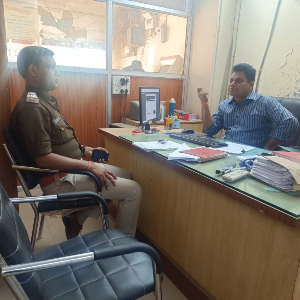 महतो सुधारेंगे शक्ति शहर सहित जिले की यातायात व्यवस्था, एसपी अंकिता के निर्देश पर बैंकों एवं सरकारी दफ्तरों के प्रमुखों के साथ बैठक की यातायात प्रभारी महतो ने, आए दिन शहर की सड़कों पर लगता है बढ़ा जाम, शहर में चला यातायात जागरूकता अभियान, दबंग यातायात प्रभारी की करी है पुलिस मुखिया ने नियुक्ति,महतो ने कहा-सड़कों पर वाहन खड़ा न करने दी जा रही समझाइश,बाद में की जाएगी चालानी कारवाई महतो सुधारेंगे शक्ति शहर सहित जिले की यातायात व्यवस्था, एसपी अंकिता के निर्देश पर बैंकों एवं सरकारी दफ्तरों के प्रमुखों के साथ बैठक की यातायात प्रभारी महतो ने, आए दिन शहर की सड़कों पर लगता है बढ़ा जाम, शहर में चला यातायात जागरूकता अभियान, दबंग यातायात प्रभारी की करी है पुलिस मुखिया ने नियुक्ति,महतो ने कहा-सड़कों पर वाहन खड़ा न करने दी जा रही समझाइश,बाद में की जाएगी चालानी कारवाई kshititech