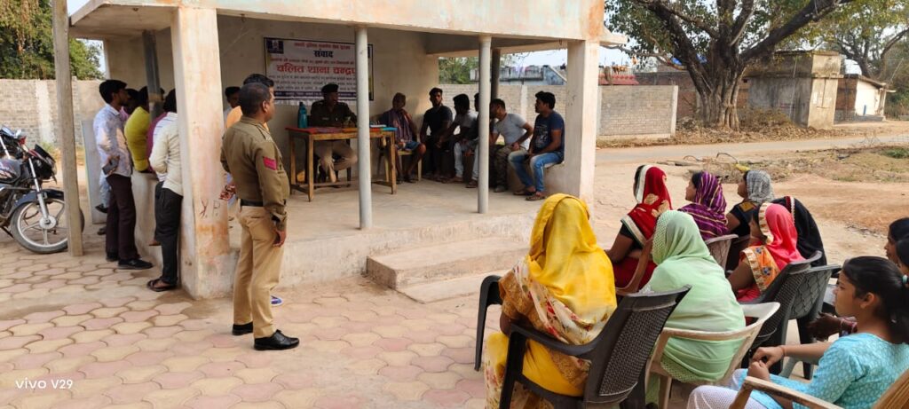 पुलिस चली जनता के द्वार- एसपी के निर्देश पर शक्ति जिले में पुलिस जनता के बीच सामंजस्य बनाने चलित थाना पकड़ रहा गति, शक्ति पुलिस ने की अवैध शराब विक्रेताओं पर बतोड़ करवाई, खाकी वर्दी का डर आम जनता के मन से दूर कर पुलिस के प्रति सुरक्षा को लेकर विश्वास की भावना जागृत करने SP अंकिता की पहल ला रही रंग पुलिस चली जनता के द्वार- एसपी के निर्देश पर शक्ति जिले में पुलिस जनता के बीच सामंजस्य बनाने चलित थाना पकड़ रहा गति, शक्ति पुलिस ने की अवैध शराब विक्रेताओं पर बतोड़ करवाई, खाकी वर्दी का डर आम जनता के मन से दूर कर पुलिस के प्रति सुरक्षा को लेकर विश्वास की भावना जागृत करने SP अंकिता की पहल ला रही रंग kshititech