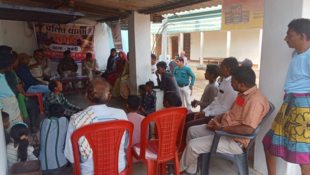 पुलिस चली जनता के द्वार- एसपी के निर्देश पर शक्ति जिले में पुलिस जनता के बीच सामंजस्य बनाने चलित थाना पकड़ रहा गति, शक्ति पुलिस ने की अवैध शराब विक्रेताओं पर बतोड़ करवाई, खाकी वर्दी का डर आम जनता के मन से दूर कर पुलिस के प्रति सुरक्षा को लेकर विश्वास की भावना जागृत करने SP अंकिता की पहल ला रही रंग पुलिस चली जनता के द्वार- एसपी के निर्देश पर शक्ति जिले में पुलिस जनता के बीच सामंजस्य बनाने चलित थाना पकड़ रहा गति, शक्ति पुलिस ने की अवैध शराब विक्रेताओं पर बतोड़ करवाई, खाकी वर्दी का डर आम जनता के मन से दूर कर पुलिस के प्रति सुरक्षा को लेकर विश्वास की भावना जागृत करने SP अंकिता की पहल ला रही रंग kshititech