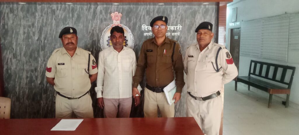 पुलिस चली जनता के द्वार- एसपी के निर्देश पर शक्ति जिले में पुलिस जनता के बीच सामंजस्य बनाने चलित थाना पकड़ रहा गति, शक्ति पुलिस ने की अवैध शराब विक्रेताओं पर बतोड़ करवाई, खाकी वर्दी का डर आम जनता के मन से दूर कर पुलिस के प्रति सुरक्षा को लेकर विश्वास की भावना जागृत करने SP अंकिता की पहल ला रही रंग पुलिस चली जनता के द्वार- एसपी के निर्देश पर शक्ति जिले में पुलिस जनता के बीच सामंजस्य बनाने चलित थाना पकड़ रहा गति, शक्ति पुलिस ने की अवैध शराब विक्रेताओं पर बतोड़ करवाई, खाकी वर्दी का डर आम जनता के मन से दूर कर पुलिस के प्रति सुरक्षा को लेकर विश्वास की भावना जागृत करने SP अंकिता की पहल ला रही रंग kshititech