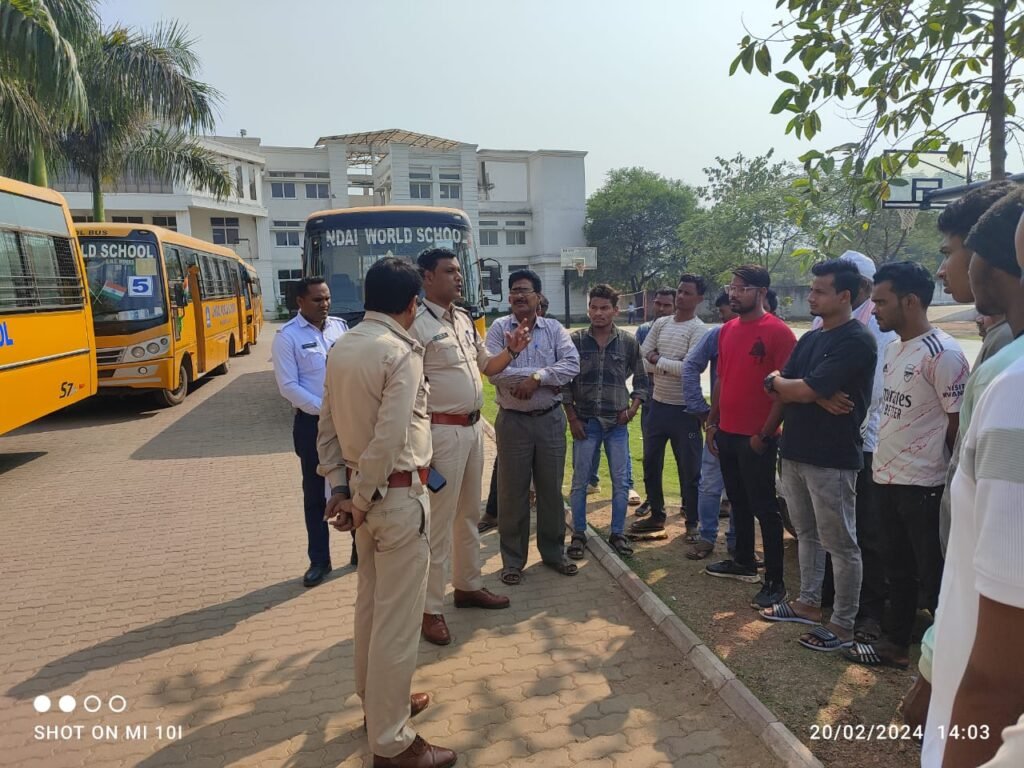 शक्ति पुलिस ने की अवैध शराब विक्रेता पर कार्रवाई, जिले के पुलिस यातायात प्रभारी ने चलाया जागरूकता अभियान, पुलिस ने करी कोलाहल नियंत्रण कानून का उल्लंघन करने वाले अखराभाटा में डीजे संचालक के खिलाफ बाराद्वार पुलिस ने जब्त की 100 लीटर ₹10000 कीमत की अवैध कच्ची शराब,सक्ति जिला पुलिस की खबरें एक साथ kshititech