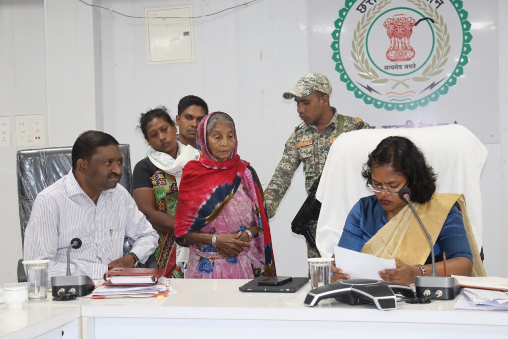 MISHON P.M AWAS-पीएम आवास को लेकर कलेक्टर नूपुर हुई सख्त-टीएल मीटिंग में तहसीलदारों को कहा एक-एक गांव में जाकर करें पीएम आवास का भूमि पूजन एवं निरंतर करें मॉनिटरिंग, जनदर्शन में कलेक्टर ने सुनी आम जनों की समस्याएं MISHON P.M AWAS-पीएम आवास को लेकर कलेक्टर नूपुर हुई सख्त-टीएल मीटिंग में तहसीलदारों को कहा एक-एक गांव में जाकर करें पीएम आवास का भूमि पूजन एवं निरंतर करें मॉनिटरिंग, जनदर्शन में कलेक्टर ने सुनी आम जनों की समस्याएं kshititech