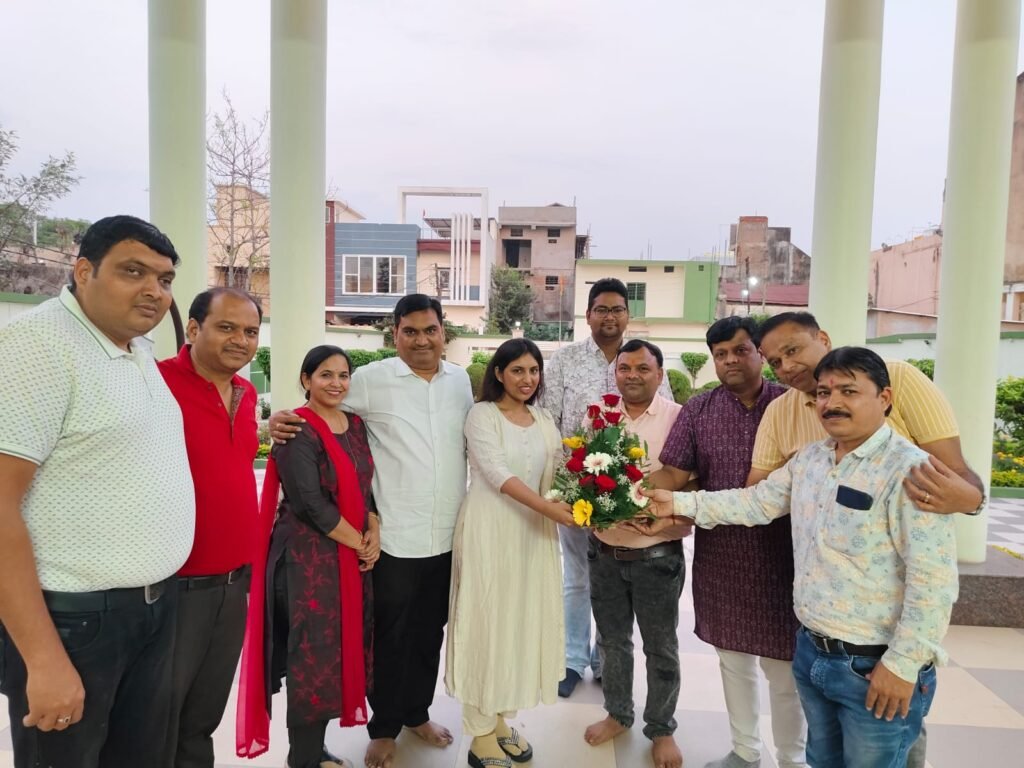 डॉक्टर बनी मेधावी सौम्या बिटिया का सम्मान करने पहुंचे मारवाड़ी युवा मंच एवं अखिल भारतीय अग्रवाल सम्मेलन के पदाधिकारी, डीएम सेल्स के संचालक रितेश अग्रवाल को दी बधाई, शक्ति के प्रतिष्ठित डीएम परिवार से दूसरी डॉक्टर बनी है सौम्या, प्रतिष्ठित चिकित्सक डॉ राजेश अग्रवाल ने दी डी एम परिवार को बधाई डॉक्टर बनी मेधावी सौम्या बिटिया का सम्मान करने पहुंचे मारवाड़ी युवा मंच एवं अखिल भारतीय अग्रवाल सम्मेलन के पदाधिकारी, डीएम सेल्स के संचालक रितेश अग्रवाल को दी बधाई, शक्ति के प्रतिष्ठित डीएम परिवार से दूसरी डॉक्टर बनी है सौम्या, प्रतिष्ठित चिकित्सक डॉ राजेश अग्रवाल ने दी डी एम परिवार को बधाई kshititech