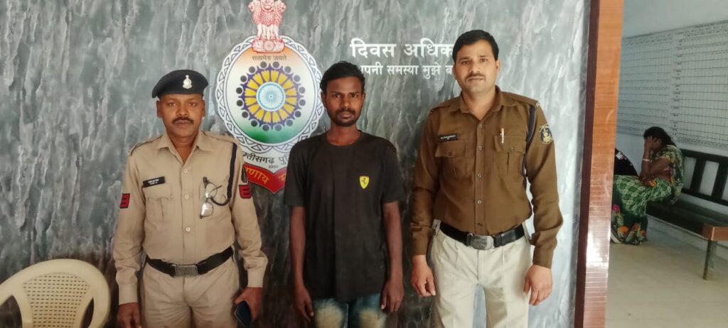 शक्ति पुलिस की बड़ी सफलता- एसपी अंकिता के निर्देश पर टीआई विवेक शर्मा ने अवैध शराब विक्रेता पर की करवाई, तो वही चोरी के आरोपी को किया गिरफ्तार, 1 किलो गांजा रखने वाले आरोपी को पकड़ा शक्ति पुलिस ने,TI विवेक शर्मा ने कहा- शक्ति थाना क्षेत्र में अपराधों पर लगाम कसना ही पुलिस की पहली प्राथमिकता शक्ति पुलिस की बड़ी सफलता- एसपी अंकिता के निर्देश पर टीआई विवेक शर्मा ने अवैध शराब विक्रेता पर की करवाई, तो वही चोरी के आरोपी को किया गिरफ्तार, 1 किलो गांजा रखने वाले आरोपी को पकड़ा शक्ति पुलिस ने,TI विवेक शर्मा ने कहा- शक्ति थाना क्षेत्र में अपराधों पर लगाम कसना ही पुलिस की पहली प्राथमिकता kshititech