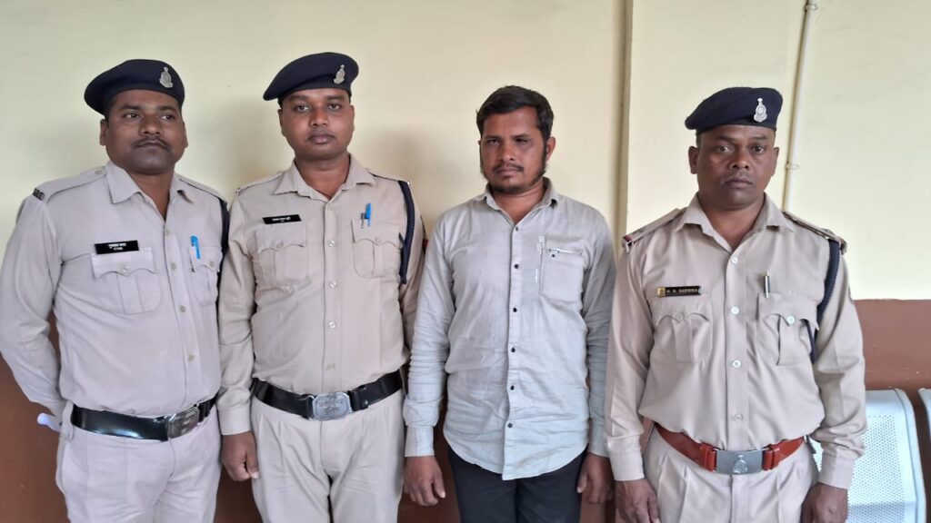 शक्ति पुलिस की बड़ी सफलता- एसपी अंकिता के निर्देश पर टीआई विवेक शर्मा ने अवैध शराब विक्रेता पर की करवाई, तो वही चोरी के आरोपी को किया गिरफ्तार, 1 किलो गांजा रखने वाले आरोपी को पकड़ा शक्ति पुलिस ने,TI विवेक शर्मा ने कहा- शक्ति थाना क्षेत्र में अपराधों पर लगाम कसना ही पुलिस की पहली प्राथमिकता शक्ति पुलिस की बड़ी सफलता- एसपी अंकिता के निर्देश पर टीआई विवेक शर्मा ने अवैध शराब विक्रेता पर की करवाई, तो वही चोरी के आरोपी को किया गिरफ्तार, 1 किलो गांजा रखने वाले आरोपी को पकड़ा शक्ति पुलिस ने,TI विवेक शर्मा ने कहा- शक्ति थाना क्षेत्र में अपराधों पर लगाम कसना ही पुलिस की पहली प्राथमिकता kshititech