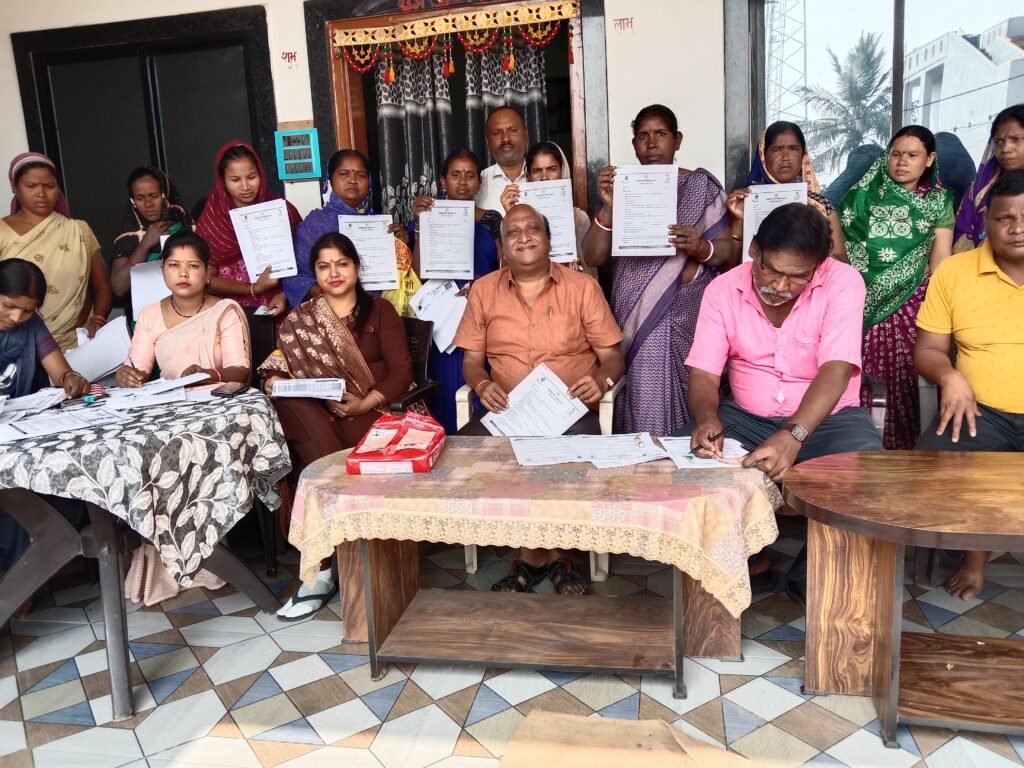 पार्षद की सक्रियता- शक्ति नगर पालिका क्षेत्र के वार्ड क्रमांक- 17 में पार्षद रीना गेवाडीन एवं पूर्व नगर पालिका अध्यक्ष नरेश गेवाडीन ने महिलाओं के भरवाये महतारी वंदन योजना के फॉर्म, रीना गेवाड़ीन ने कहा- उनके वार्ड की शत प्रतिशत पात्र महिलाओं के फार्म भरवाना ही उनकी प्राथमिकता kshititech