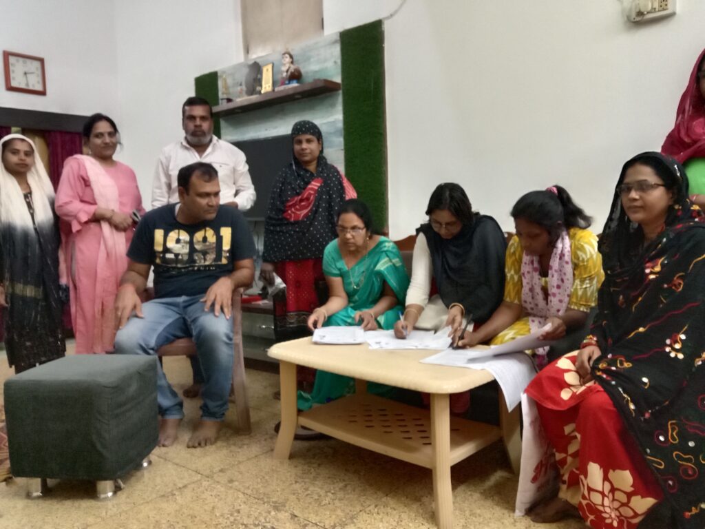 शहर के गुरुद्वारा वार्ड में पार्षद की सक्रियता से महिलाओं के भरवाए जा रहे महतारी वंदन योजना के फॉर्म, पार्षद रजनी संजय रामचंद्र ने कहा- प्रदेश की भाजपा सरकार की महत्वाकांक्षी योजना हैं महतारी वंदन, पूर्व नगर पालिका अध्यक्ष संजय रामचंद्र ने कहा- भाजपा जो कहती है वह करके दिखाती है शहर के गुरुद्वारा वार्ड में पार्षद की सक्रियता से महिलाओं के भरवाए जा रहे महतारी वंदन योजना के फॉर्म, पार्षद रजनी संजय रामचंद्र ने कहा- प्रदेश की भाजपा सरकार की महत्वाकांक्षी योजना हैं महतारी वंदन, पूर्व नगर पालिका अध्यक्ष संजय रामचंद्र ने कहा- भाजपा जो कहती है वह करके दिखाती है kshititech